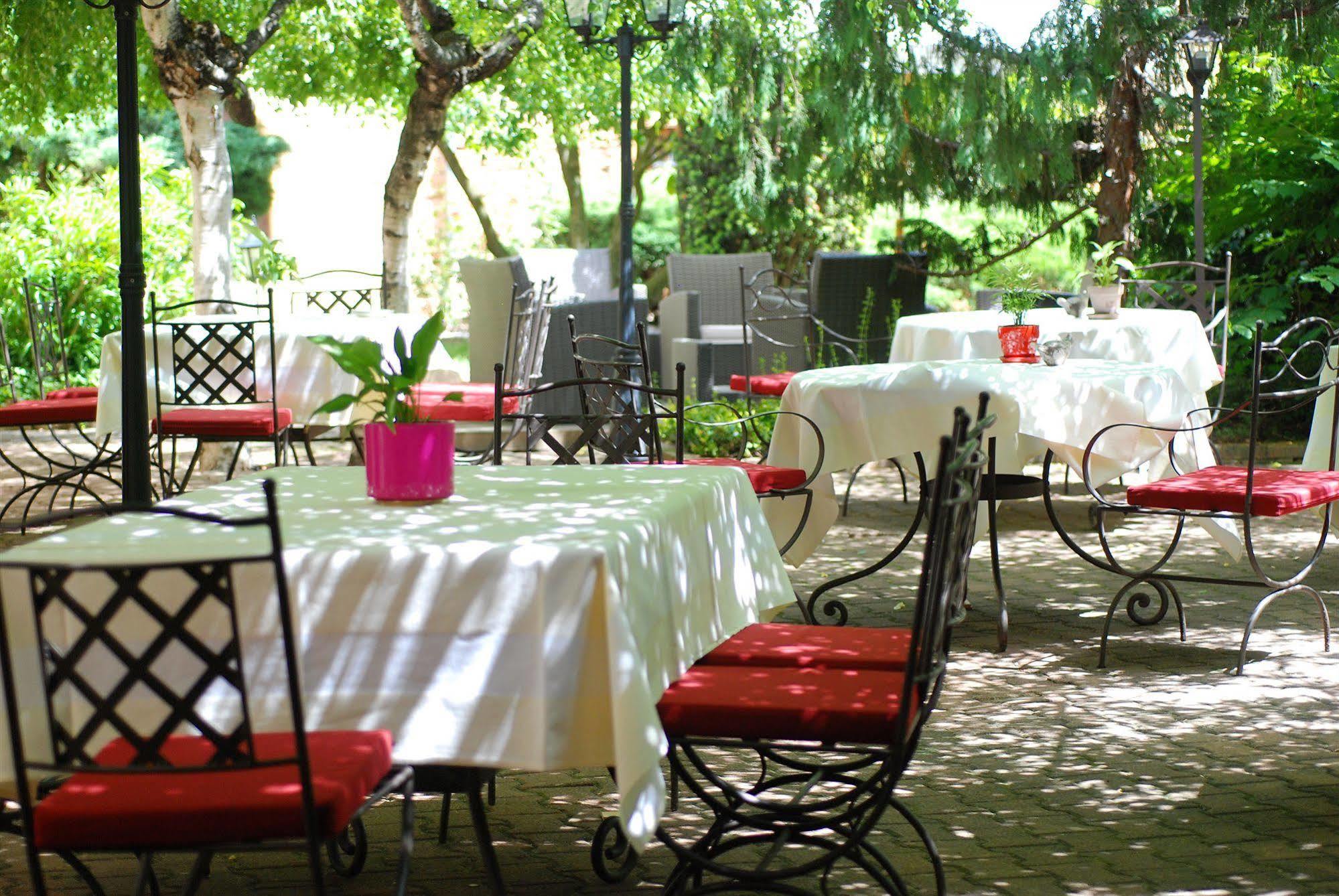 Demeures Et Chateaux L'Abbaye Caladoise - Anciennement Hostellerie Ferme Du Poulet Villefranche-sur-Saône Екстериор снимка